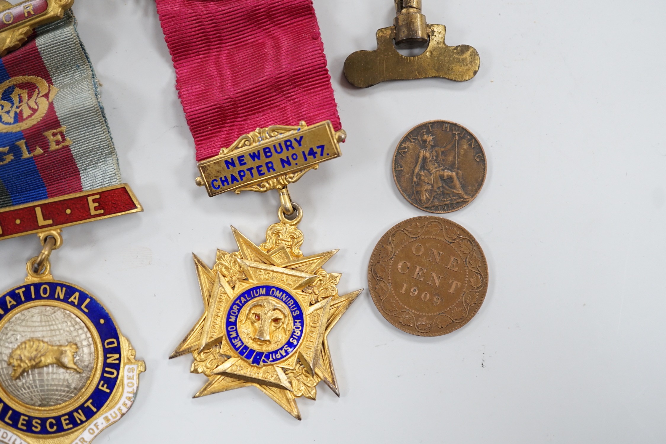 Sundry jewellery and medallions, including two silver-gilt Masonic medals etc.